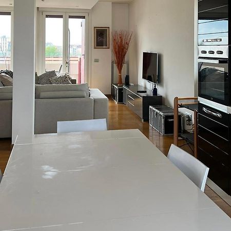 Penthouse Suite - Skyline View Busto Arsizio Esterno foto